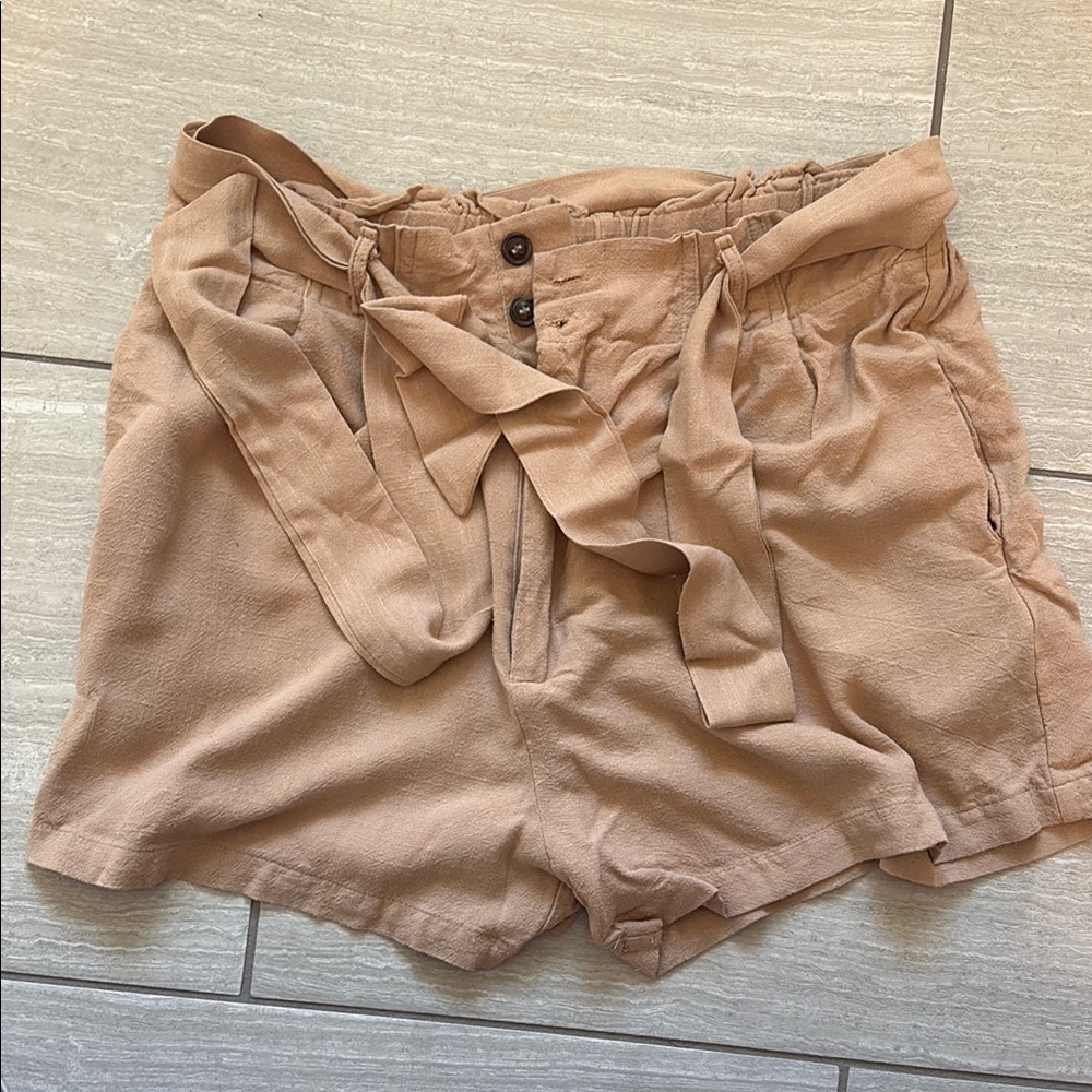 Pink Lily Women's Tan Shorts